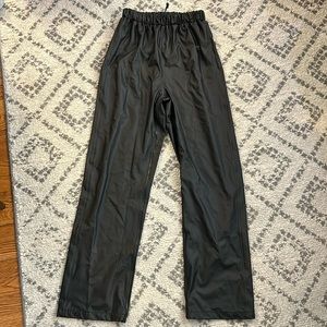 Helly Hansen Waterproof Pants Shell - Women’s Medium - Black - LIKE NEW